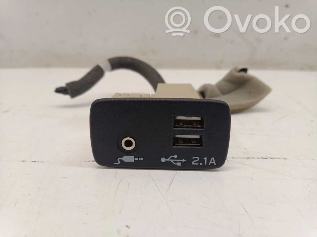 Subaru Forester SK USB savienotājs 