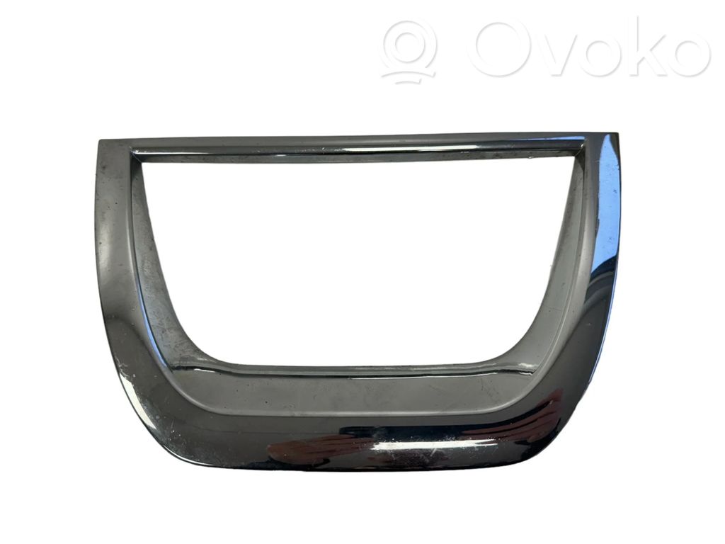 Peugeot 3008 I Mostrina con logo/emblema della casa automobilistica 