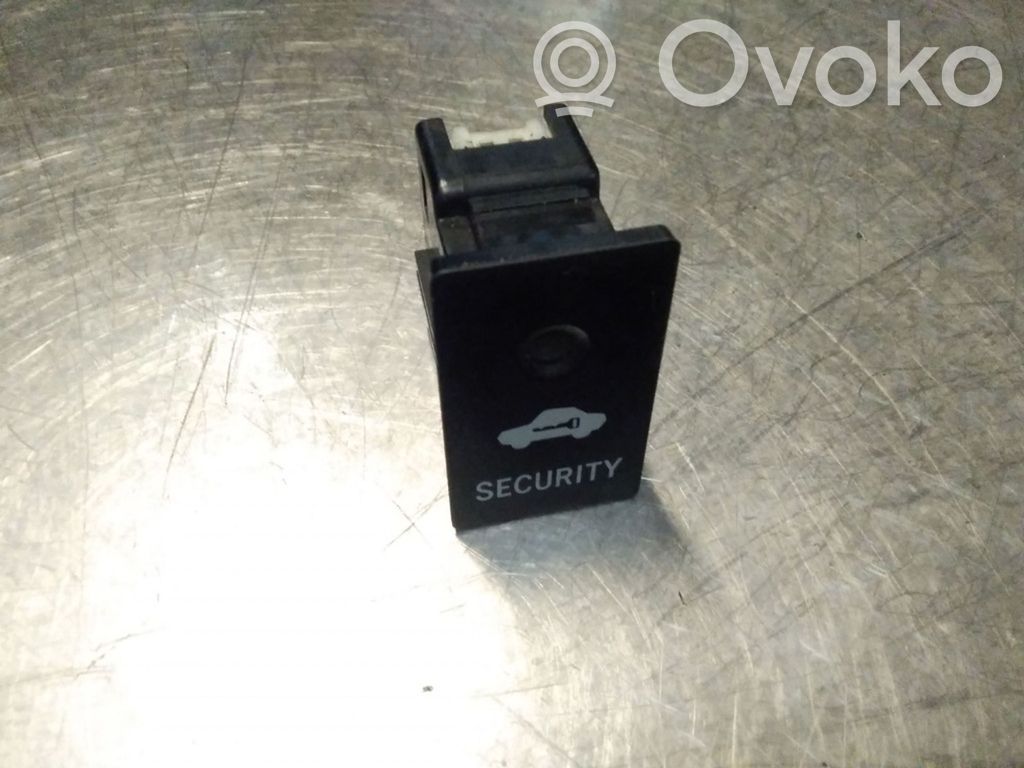 Toyota RAV 4 (XA20) Central locking switch button 