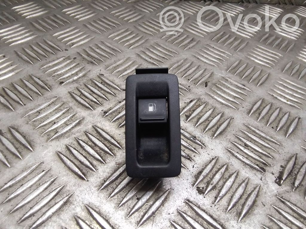 Volkswagen Touran I Fuel tank opening switch 