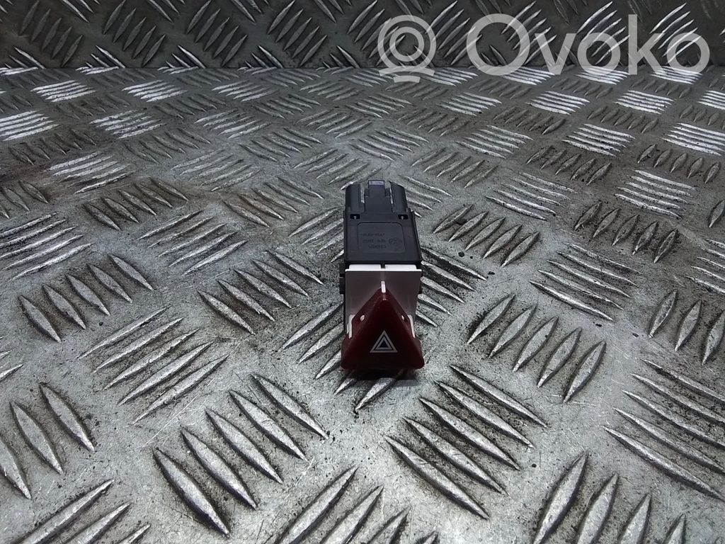Volkswagen PASSAT CC Hazard light switch 