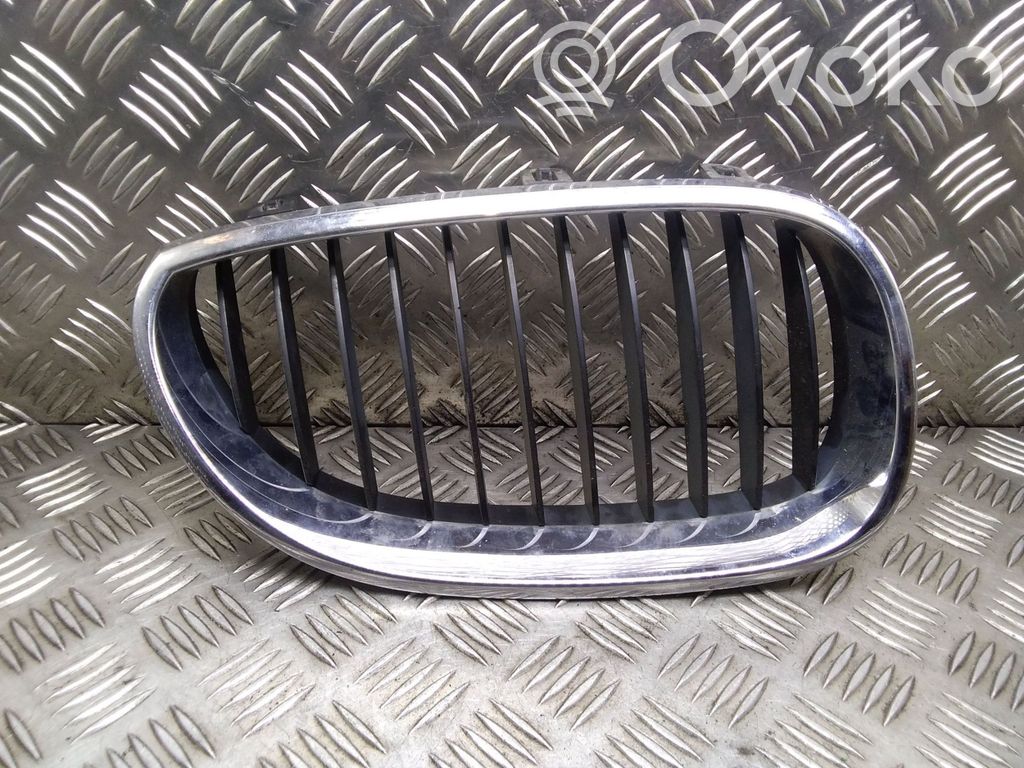 BMW 5 E60 E61 Augšējais režģis 