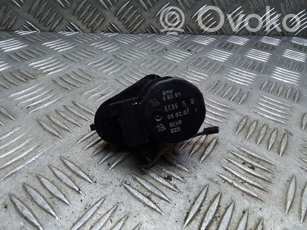 BMW 7 E65 E66 Tuloilmaventtiilin käyttömoottori 