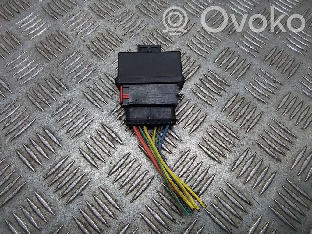 Peugeot 308 Fuel pump relay 