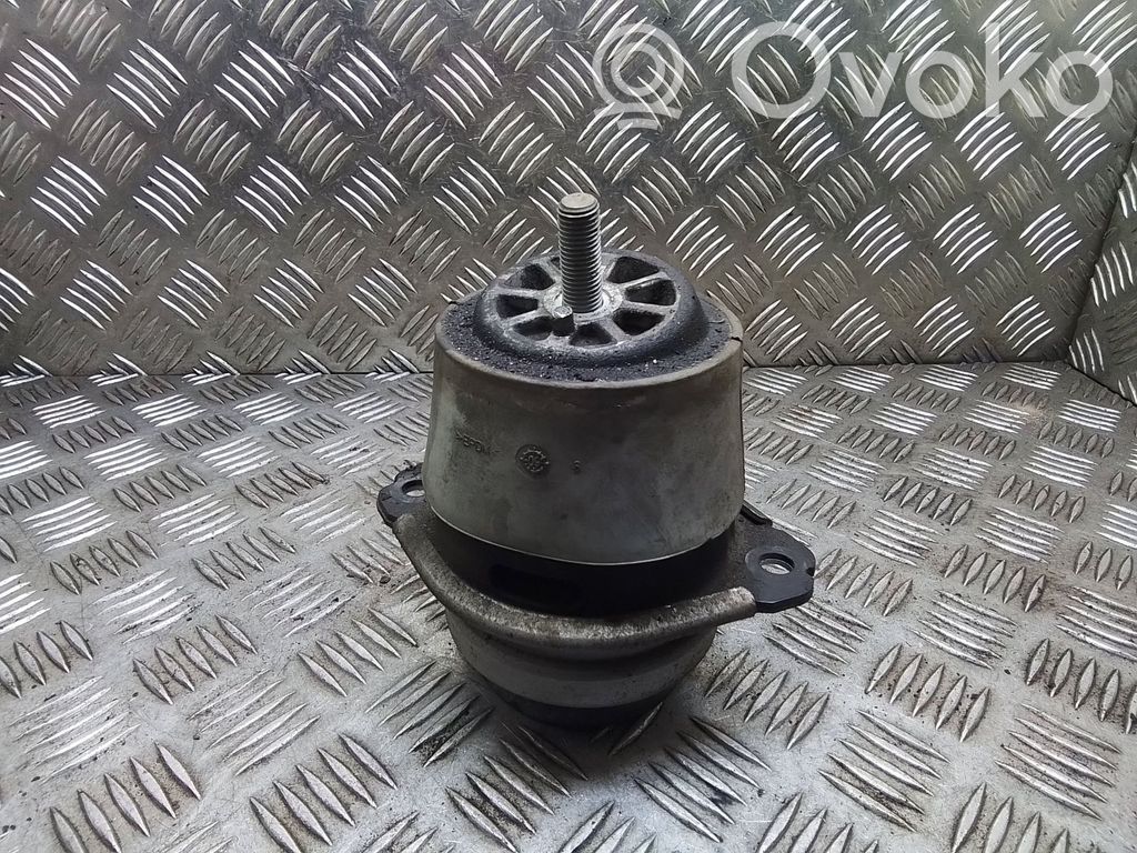 Audi Q7 4L Engine mount bracket 