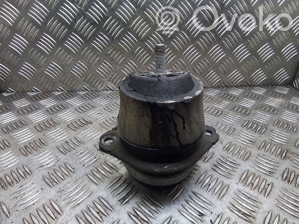 Audi Q7 4L Engine mount bracket 