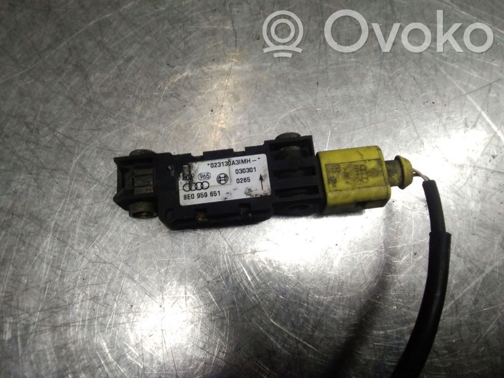 Audi A4 S4 B6 8E 8H Airbag deployment crash/impact sensor 