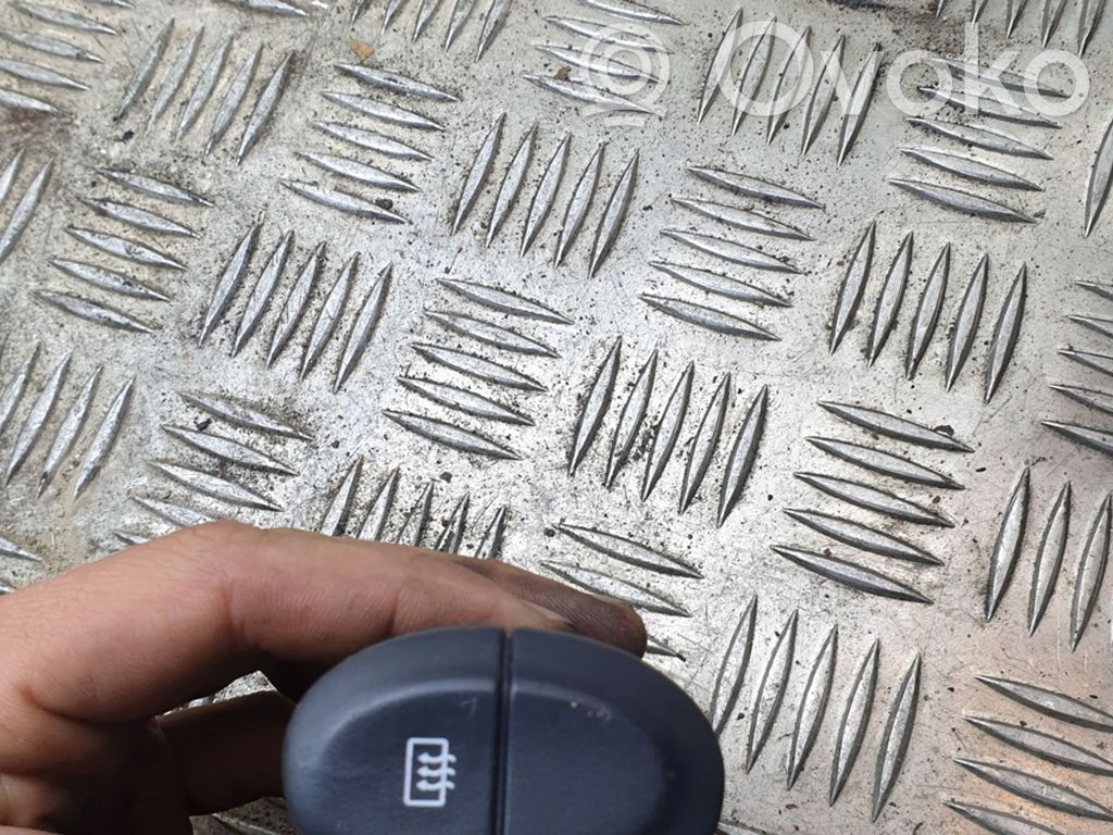 Renault Megane I Windscreen/window heater switch 