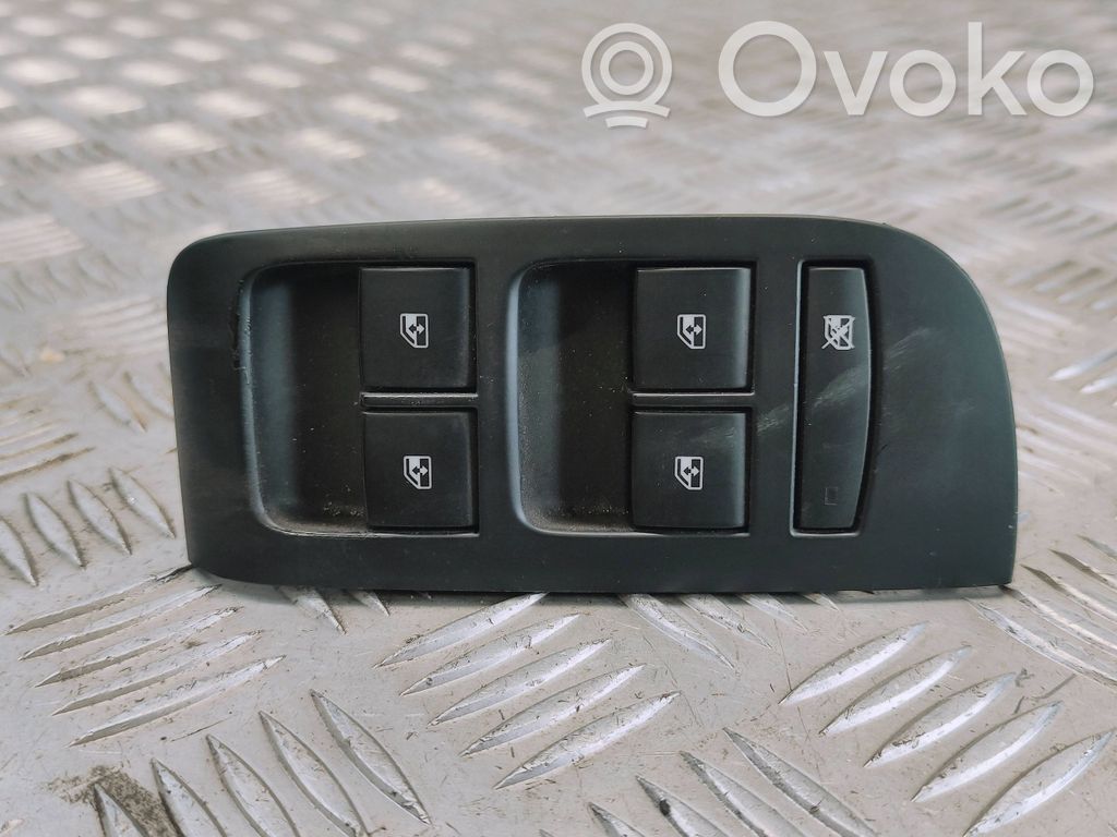 Opel Zafira C Electric window control switch 