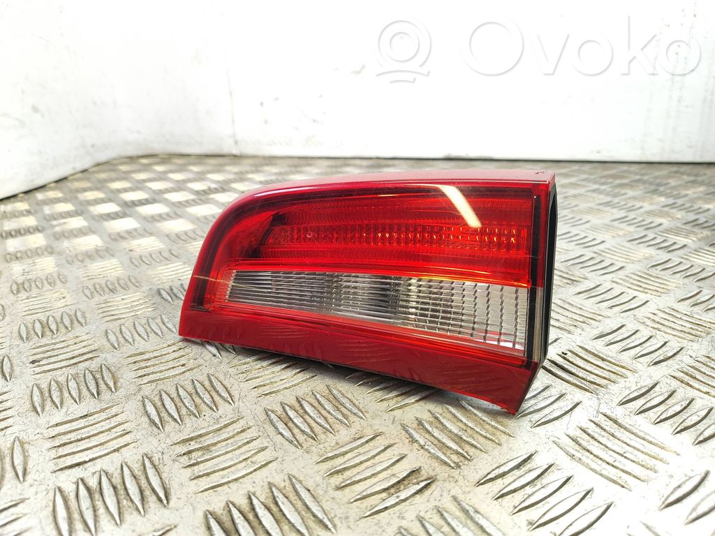 Volvo S60 Aizmugurējais lukturis pārsegā 