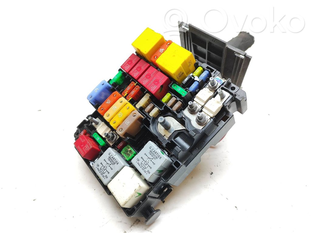 Peugeot 3008 II Fuse module 