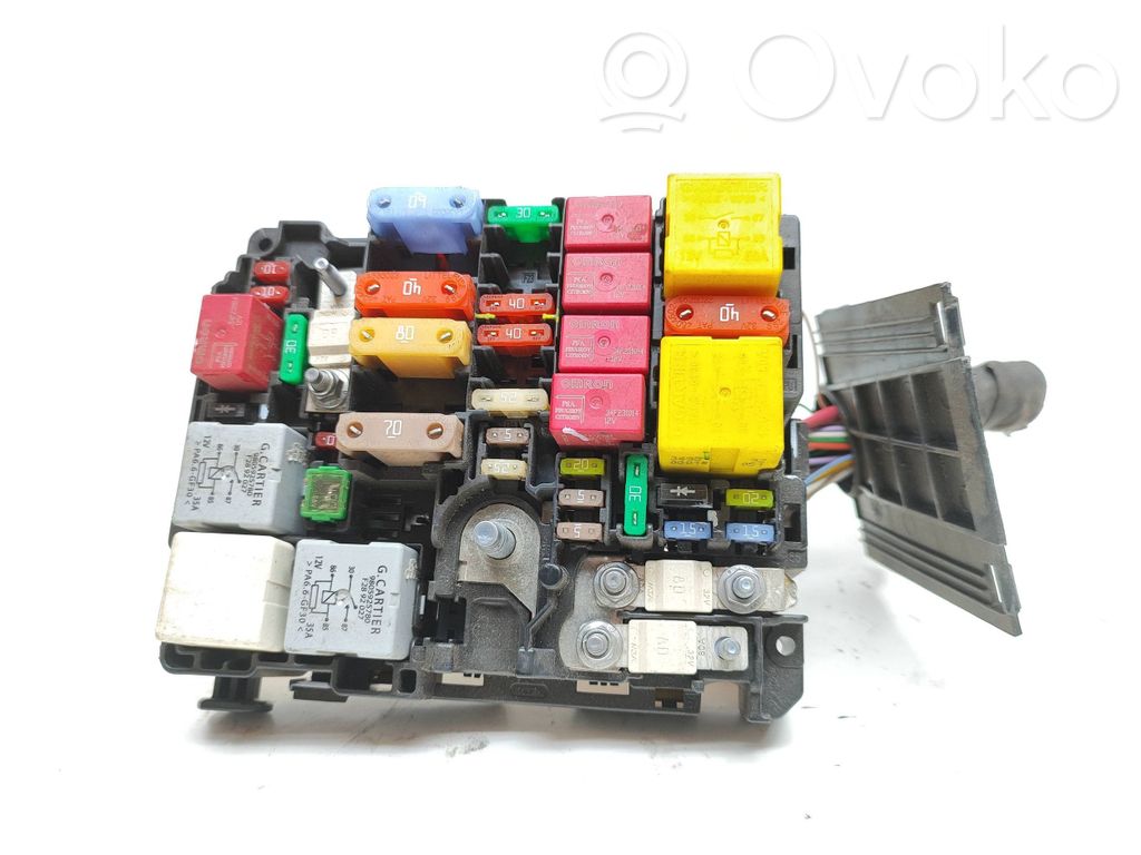 Peugeot 3008 II Fuse module 