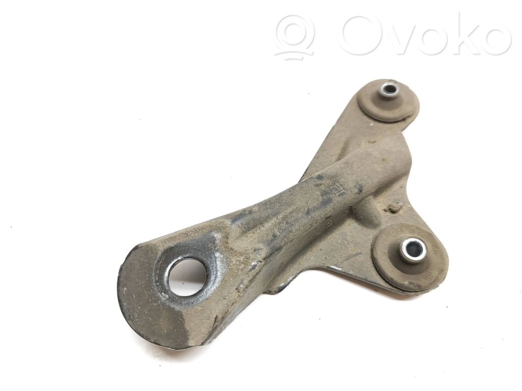 Renault Trafic III (X82) Ohjaustehostimen pumpun kannake 