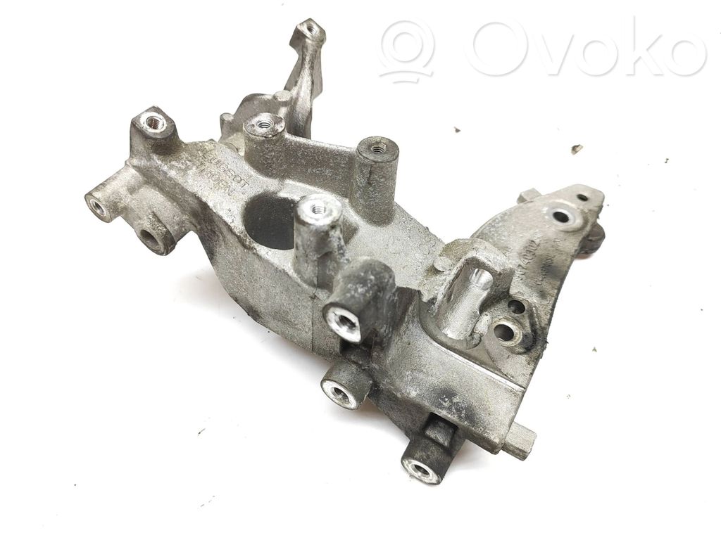 Citroen DS5 Engine mounting bracket 