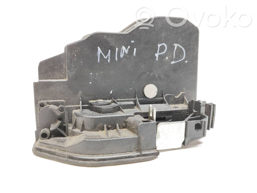 Mini Cooper Countryman R60 Front door lock 