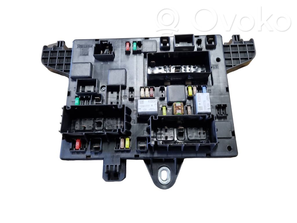 Opel Zafira C Fuse module 