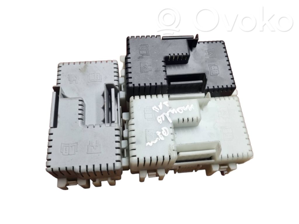 Ford Mondeo MK IV Juego de caja de fusibles 