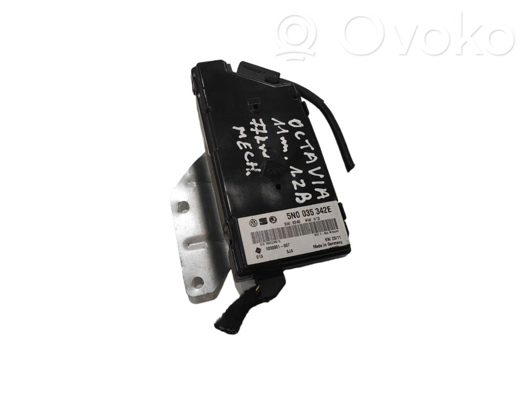 Skoda Octavia Mk2 (1Z) Unidad central de control multimedia 