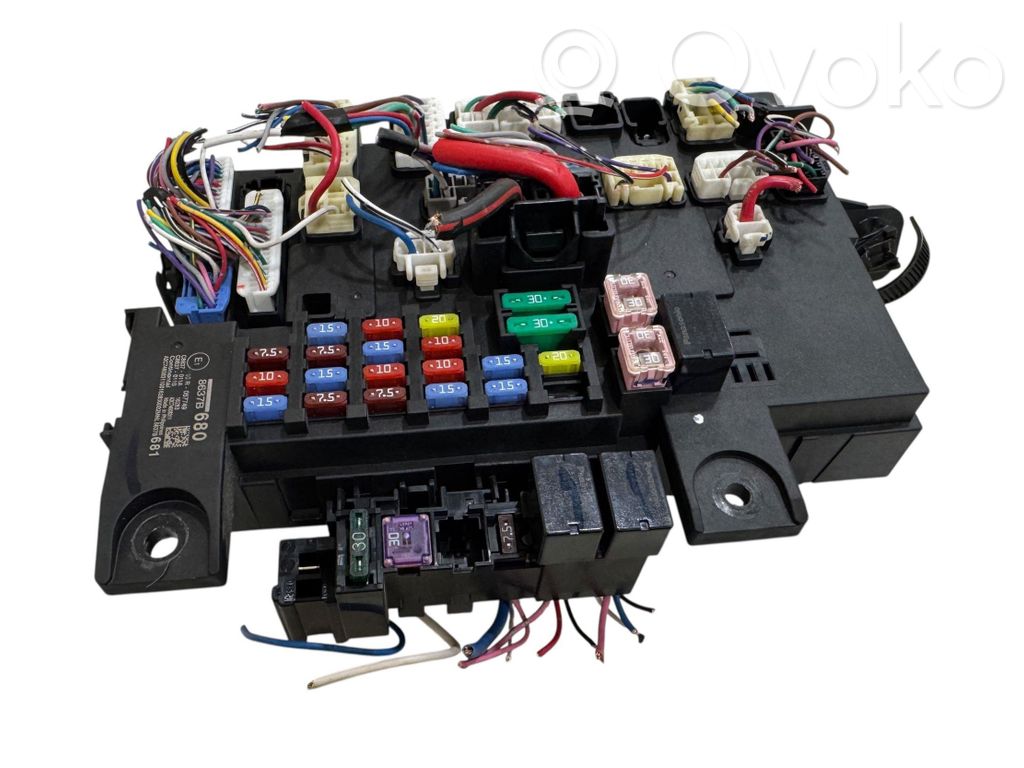 Mitsubishi Outlander Fuse module 