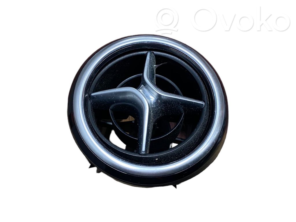Mercedes-Benz B W246 W242 Dysze / Kratki środkowego nawiewu deski rozdzielczej 