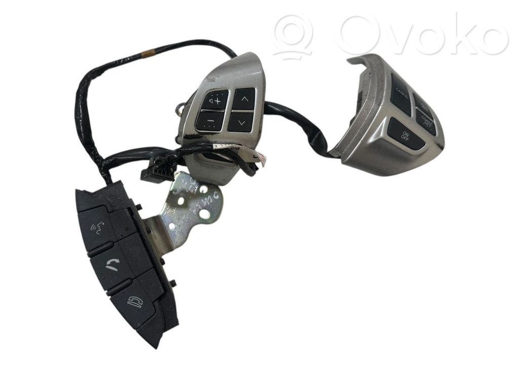 Mitsubishi Outlander Steering wheel buttons/switches 
