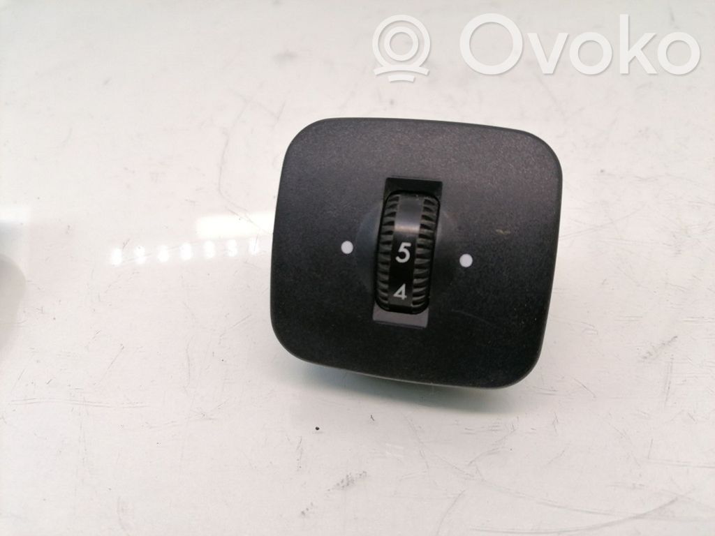 Seat control switch   2208000878