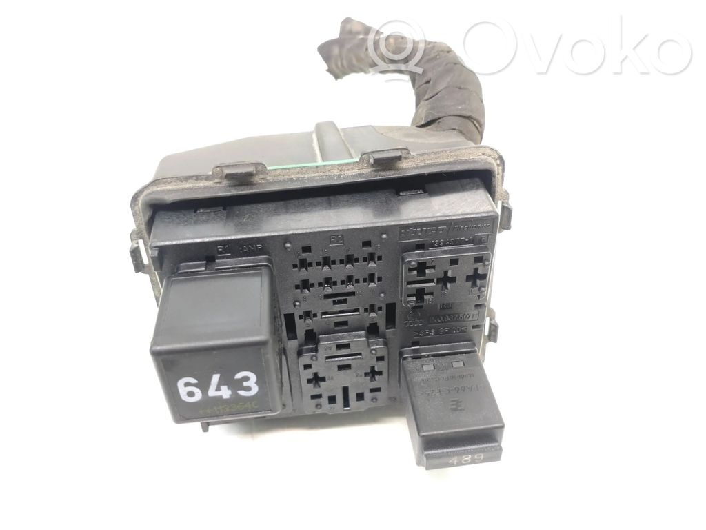 Volkswagen PASSAT B7 Fuse box set 