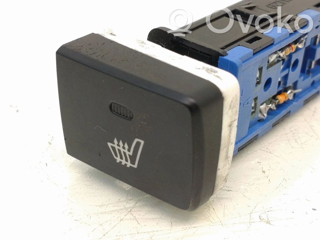 Hyundai i20 (PB PBT) Seat heating switch 