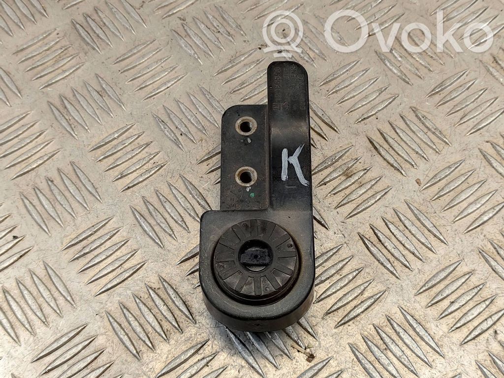 Opel Astra K Radiator mount bracket 