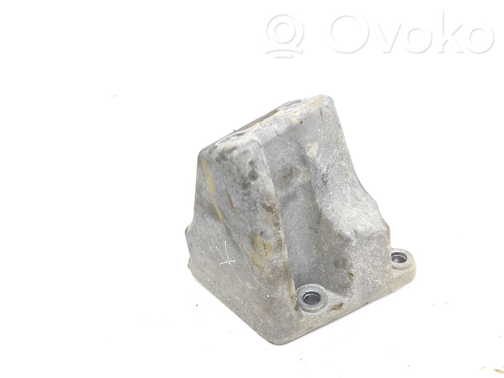 Dodge Challenger Engine mounting bracket 