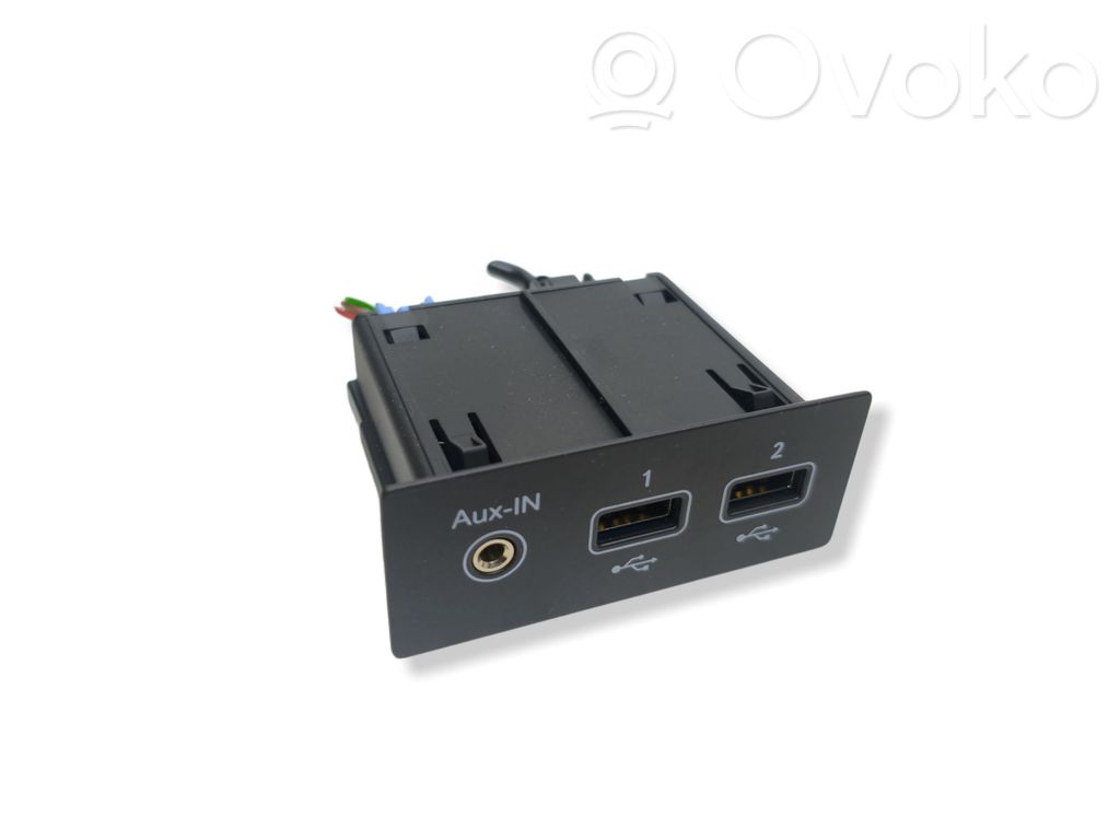 Renault Clio V USB socket connector 