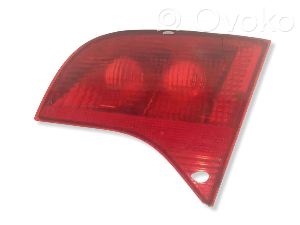 Audi A4 S4 B7 8E 8H Takaluukun takavalot 