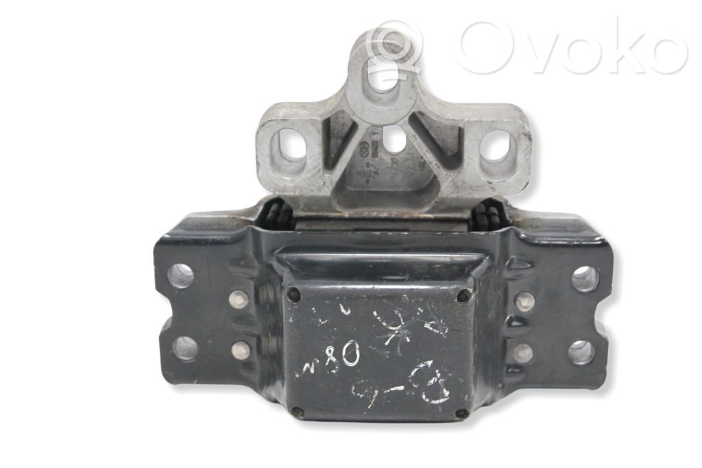 Volkswagen PASSAT B6 Engine mount bracket 