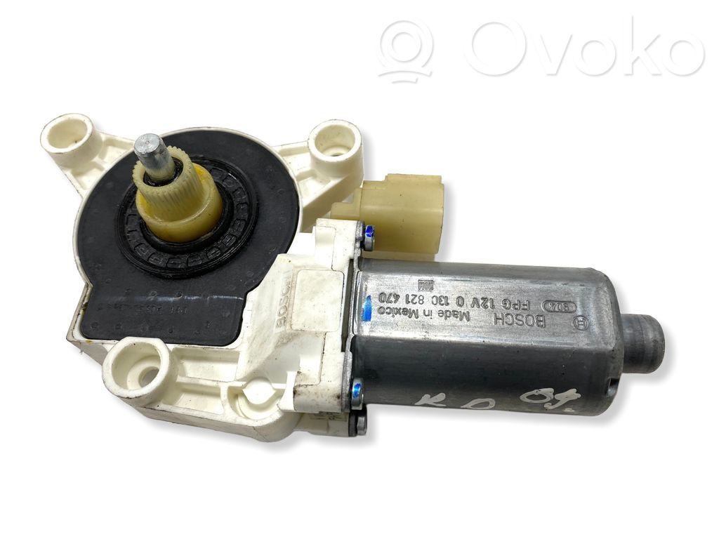 Silnik regulatora szyby drzwi przednich   0130821470,3015588D