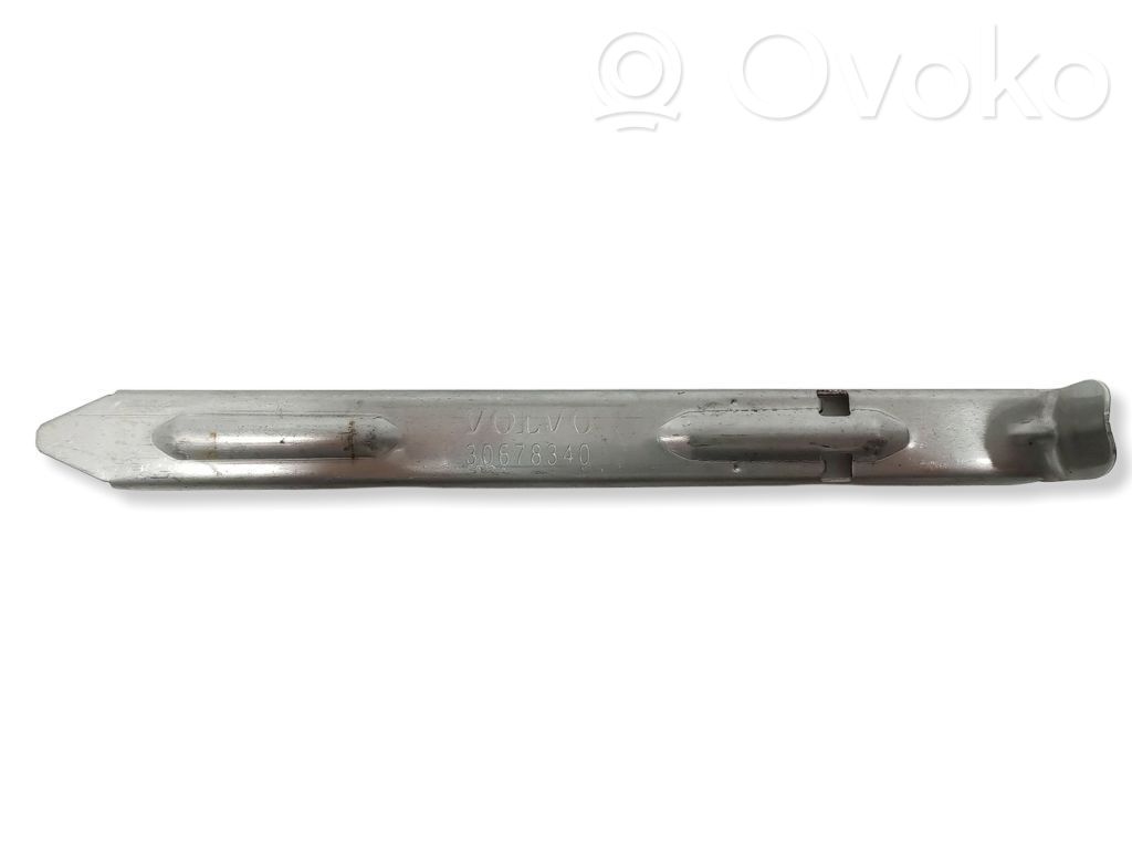 Volvo XC60 Headlight/headlamp mounting bracket 