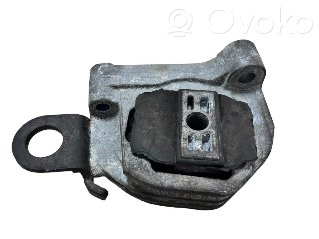 Volvo XC90 Engine mount bracket 