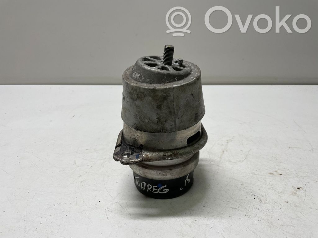 Volkswagen Touareg II Engine mount bracket 