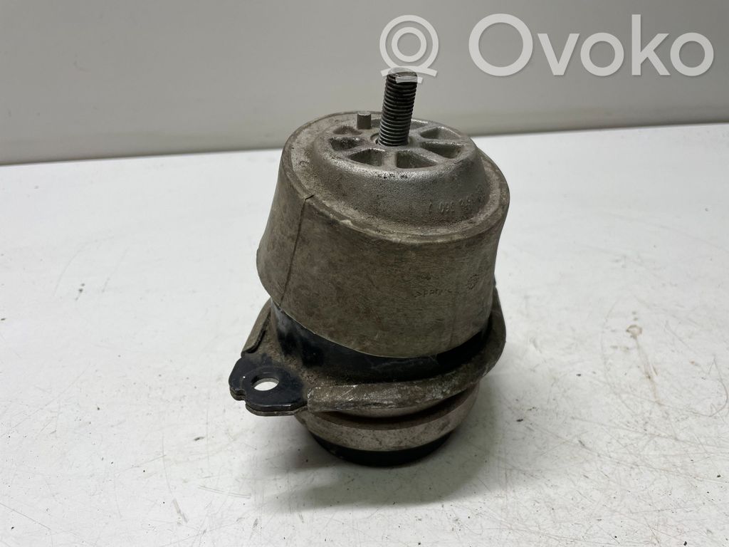 Audi Q7 4L Engine mount bracket 