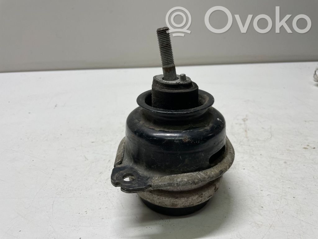 Audi Q7 4L Engine mount bracket 
