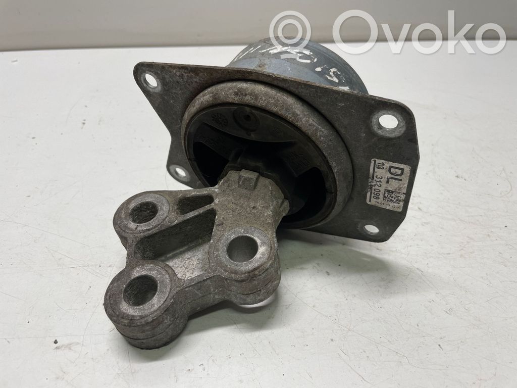 Opel Insignia A Engine mount bracket 