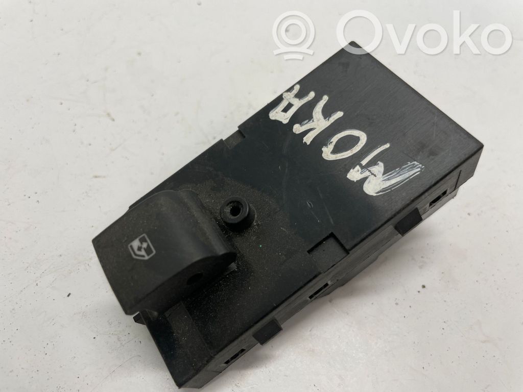 Opel Mokka X Electric window control switch 