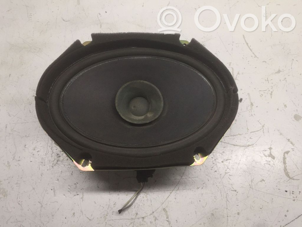 Mazda 3 I Takaoven kaiutin 