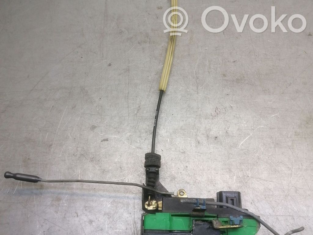 Volvo S60 Priekšpusē slēdzene 