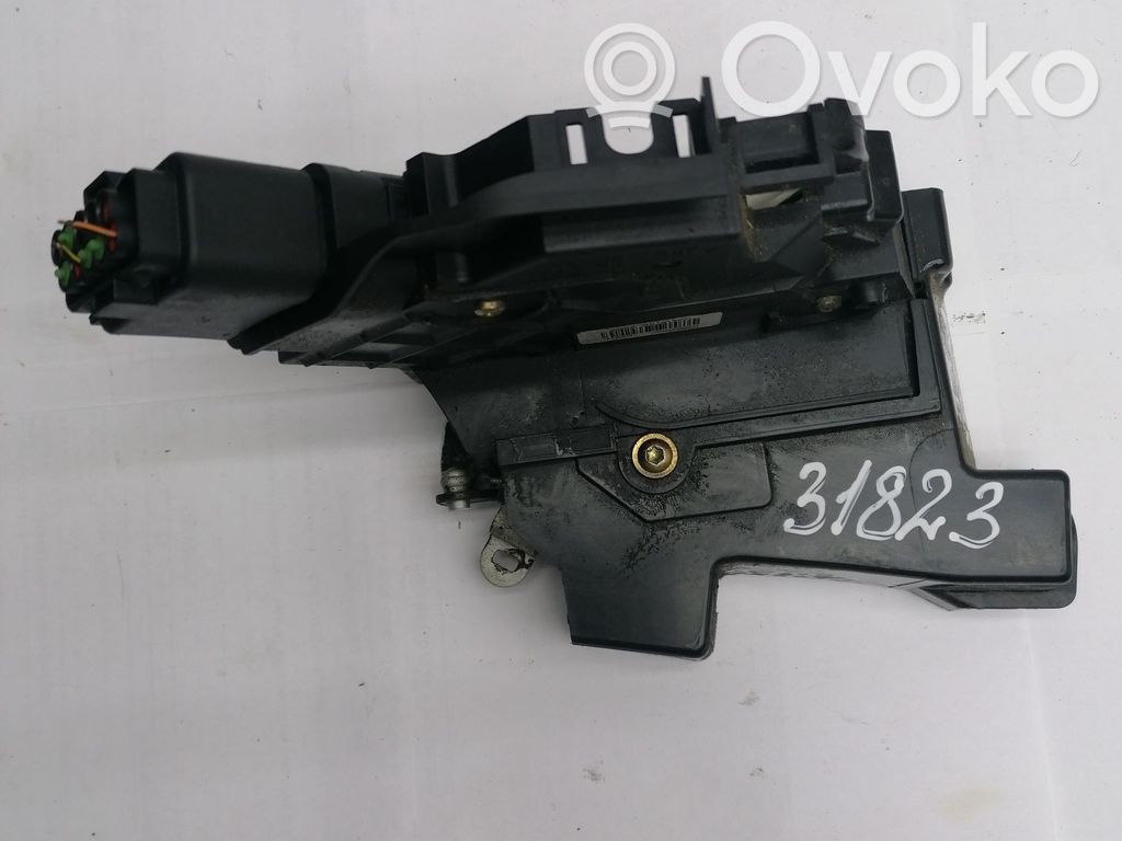 Ford Focus Priekšpusē slēdzene 