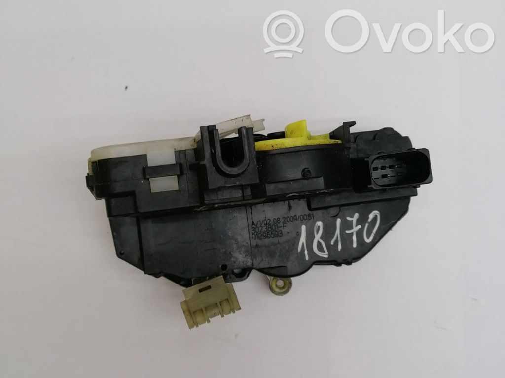 Opel Insignia A Front door lock 