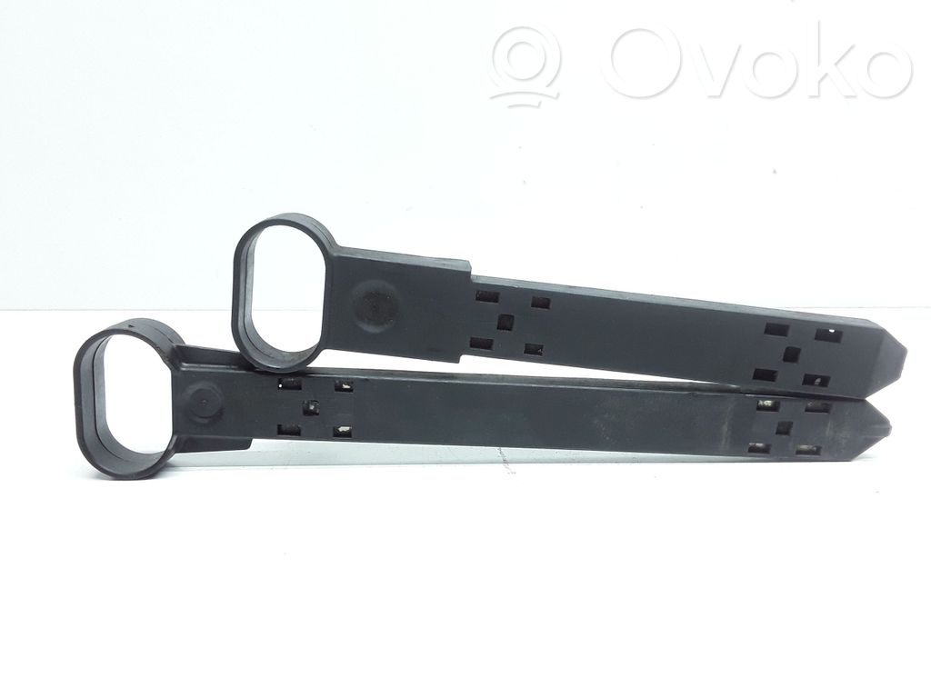 Volvo S60 Headlight/headlamp mounting bracket 