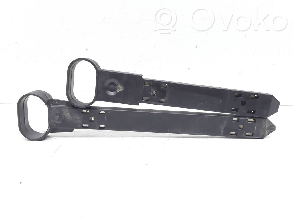 Volvo V60 Headlight/headlamp mounting bracket 
