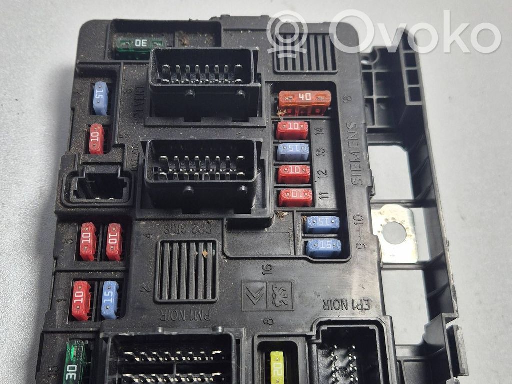Peugeot 206 Fuse module 