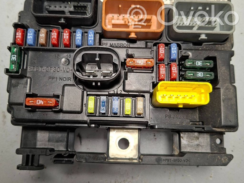 Peugeot 308 Fuse module 