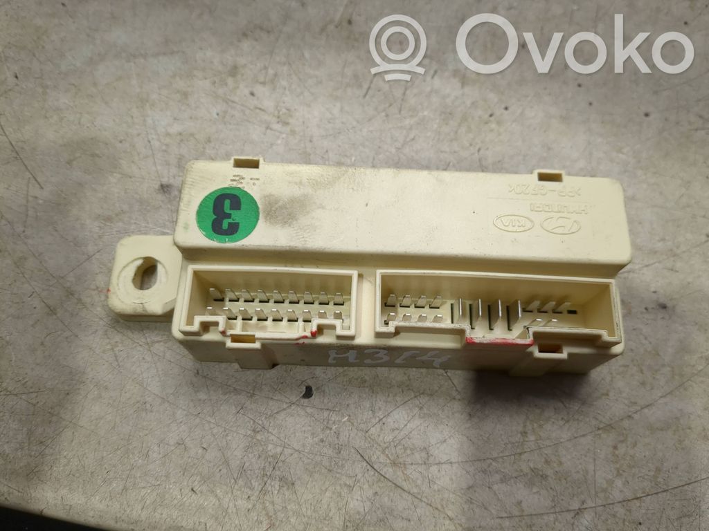 Hyundai i40 Door central lock control unit/module 
